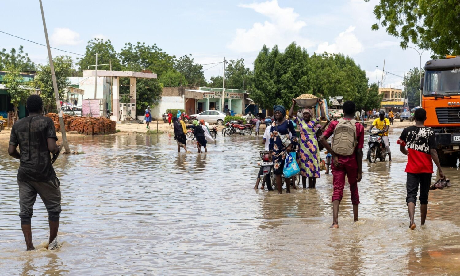 Au Tchad, les crises sociales s’accumulent : inondations, faim, déplacements et pression sur les services de base. Une urgence silencieuse qui appelle des réponses durables.